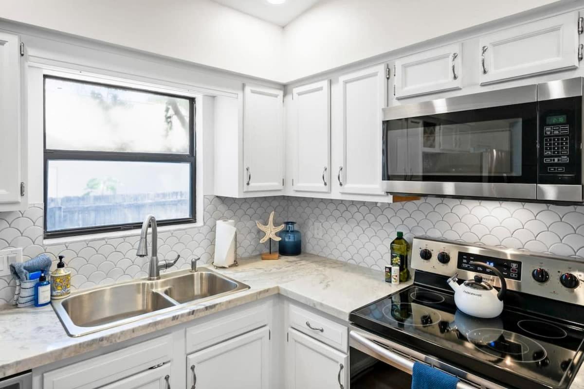 The St Augusdream Renovated Beach House Sleeps 8 Walk To Beach St. Augustine Eksteriør bilde